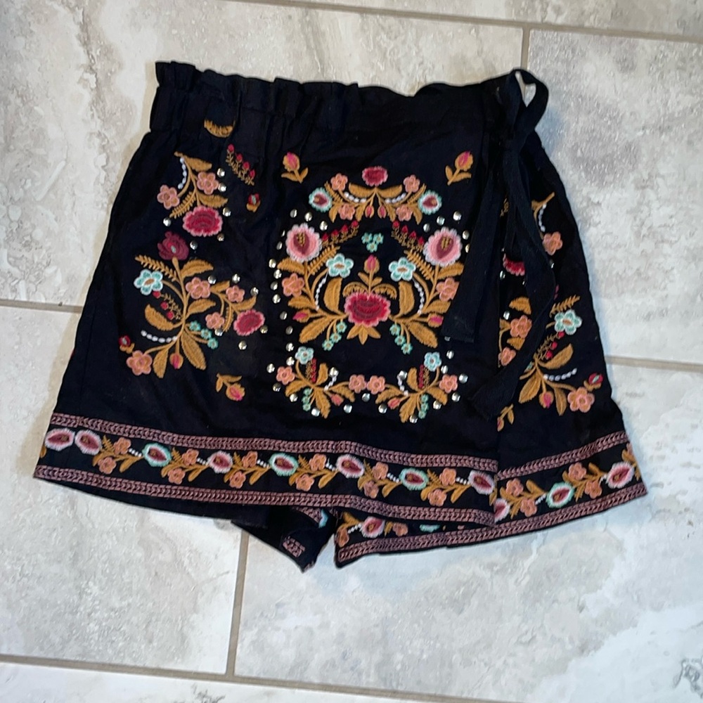 Embroidered print skort